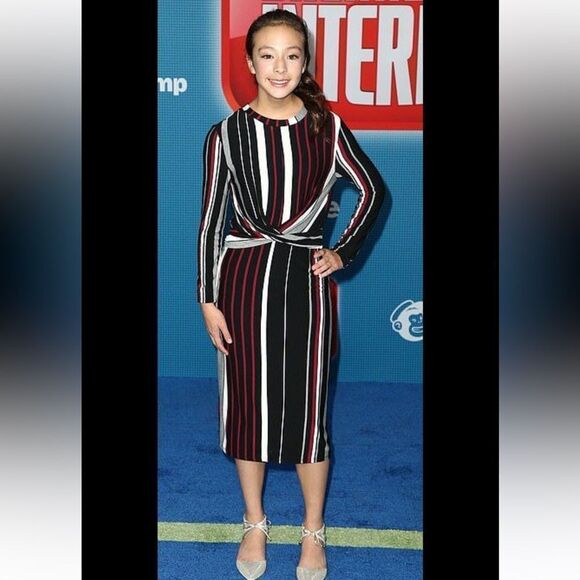 Socialite Front Twist Dress - Picture 1 of 5